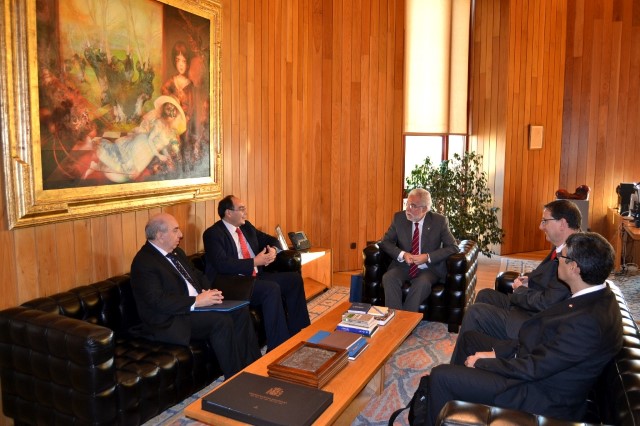 O embaixador de Paraguai visita o Parlamento de Galicia
